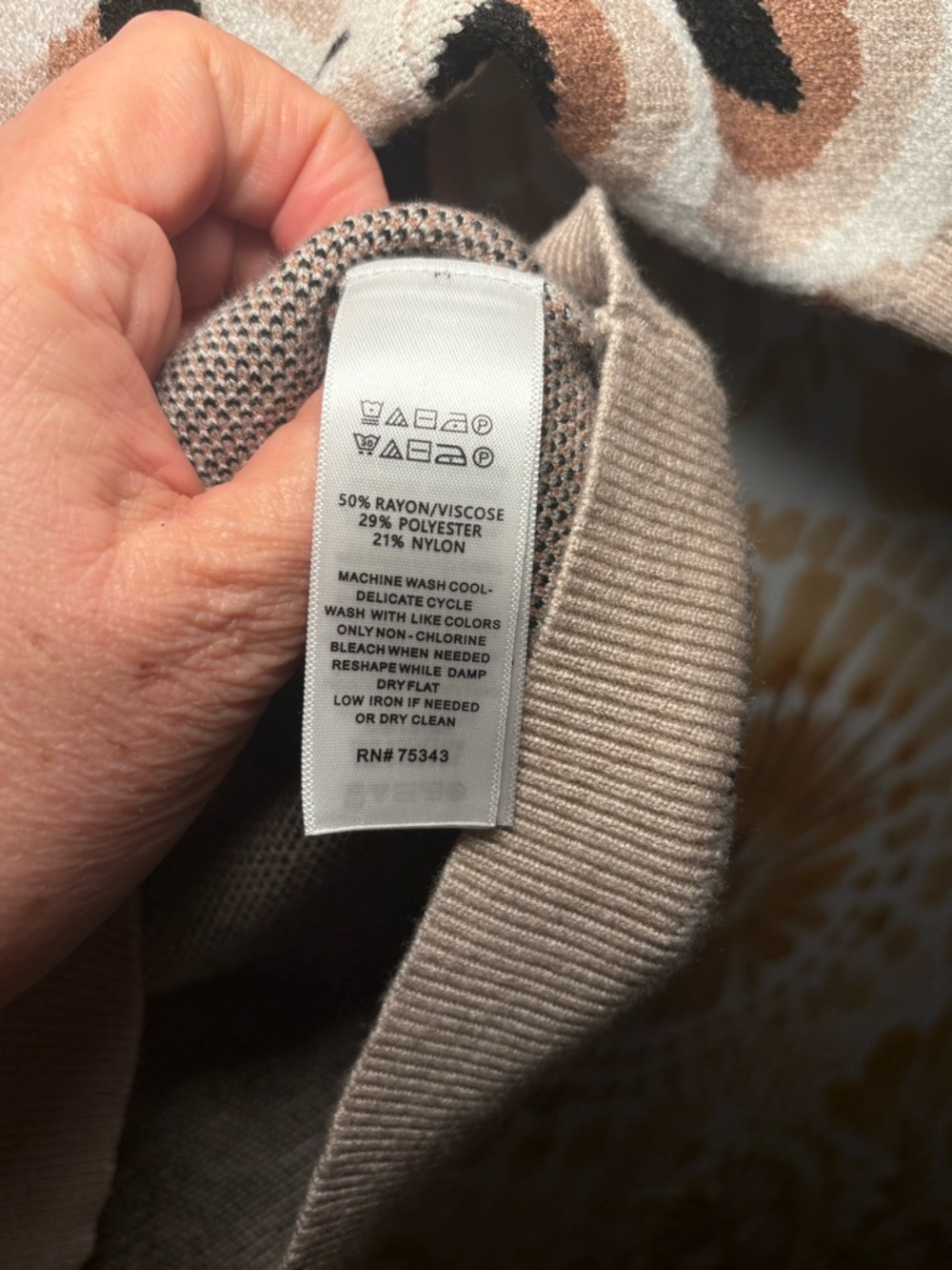 Christian Siriano Geo Knit Sweater Top M Neutral Scallop Pattern Short Sleeve - Picture 4 of 7